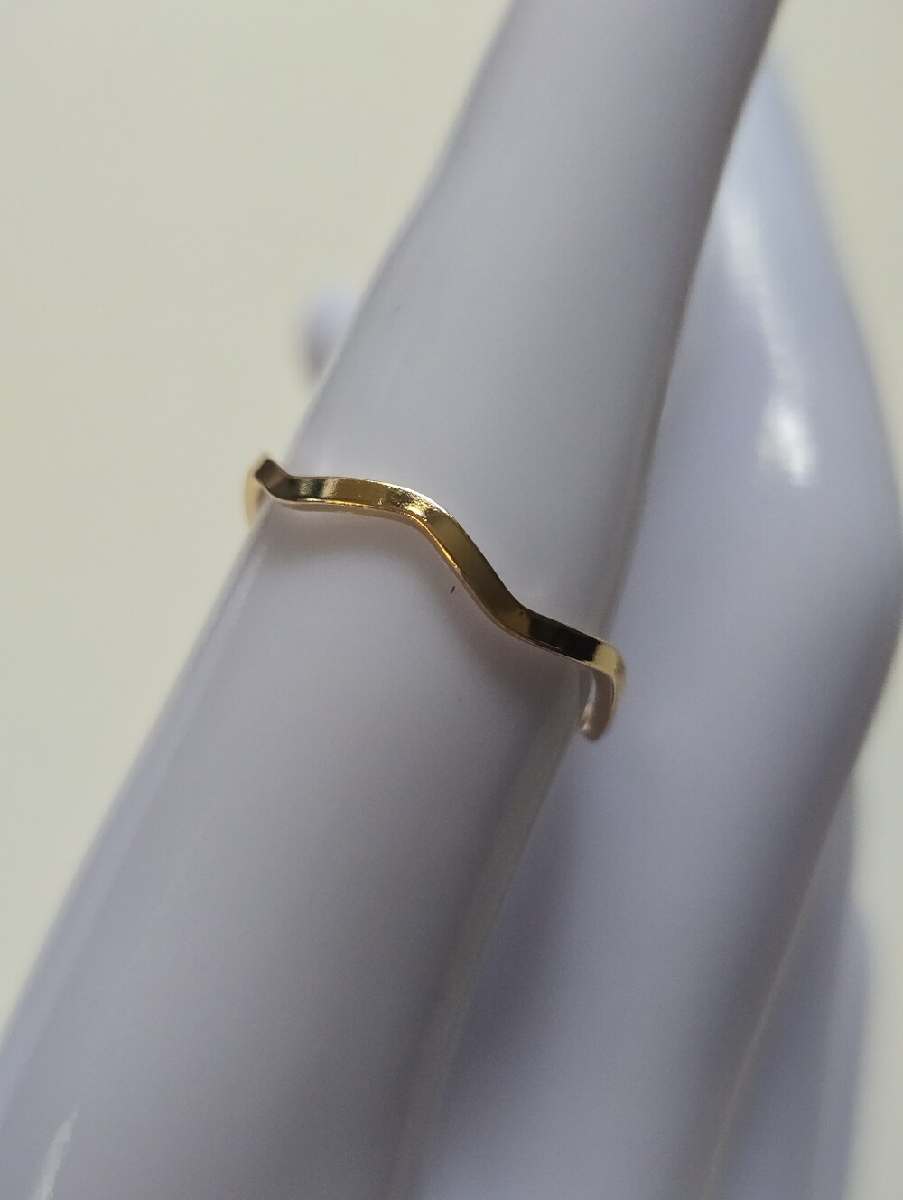 Gold Wave Minimalist Ring Size 8